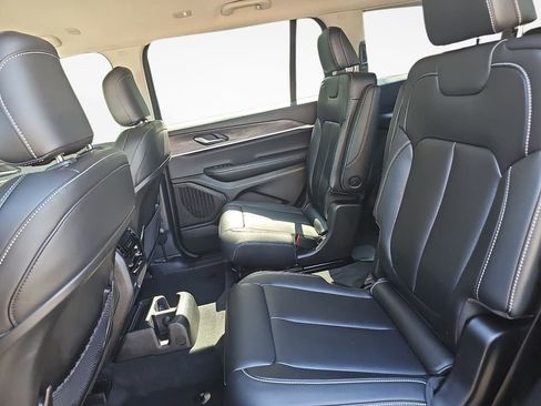 Used 2023 Jeep Grand Cherokee L Limited AWD/4WD image 15
