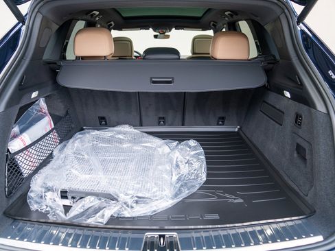 Certified 2025 Porsche Cayenne image 22