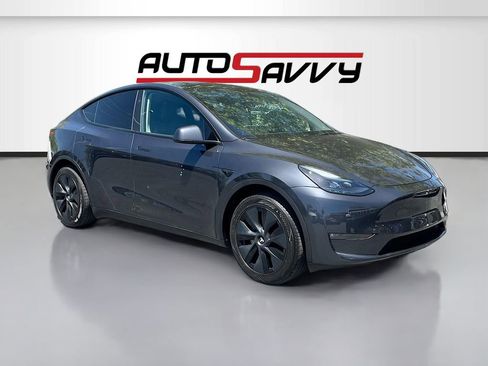 Used 2025 Tesla Model Y Long Range AWD/4WD image 1
