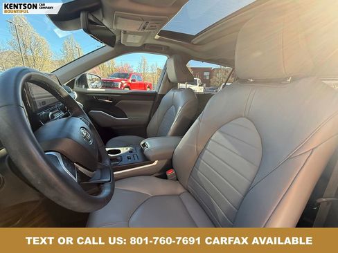 Used 2024 Toyota Highlander XLE AWD/4WD image 30