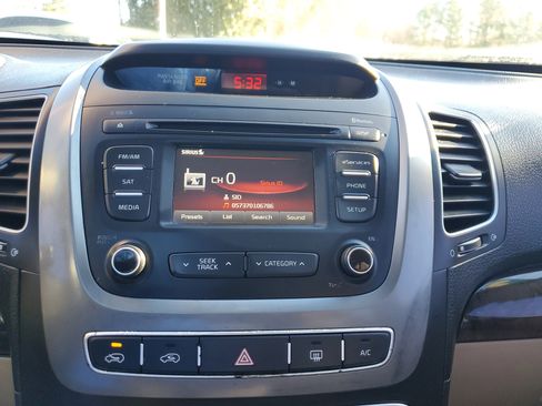 Used 2014 Kia Sorento LX image 19