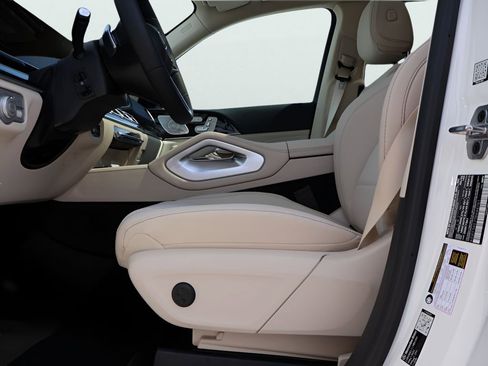 New 2026 Mercedes-Benz GLS 450 4MATIC image 40