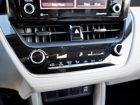 Used 2022 Toyota Corolla Cross L image 27