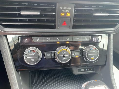 Used 2023 Volkswagen Jetta SE FWD image 27