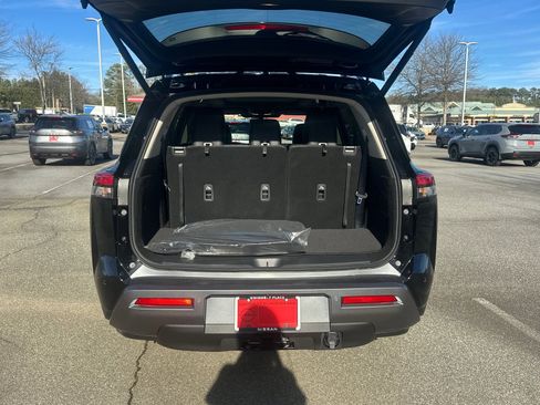 New 2026 Nissan Pathfinder SL image 18