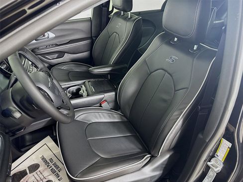 New 2026 Chrysler Pacifica Limited w/ S Appearance Package image 21