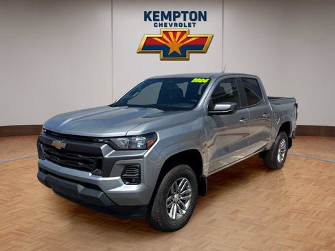 Used 2024 Chevrolet Colorado LT w/ LT Convenience Package II RWD image 2