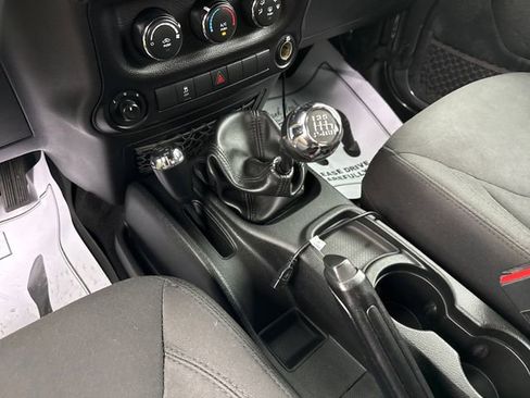 Used 2018 Jeep Wrangler Unlimited Sport S AWD/4WD image 31