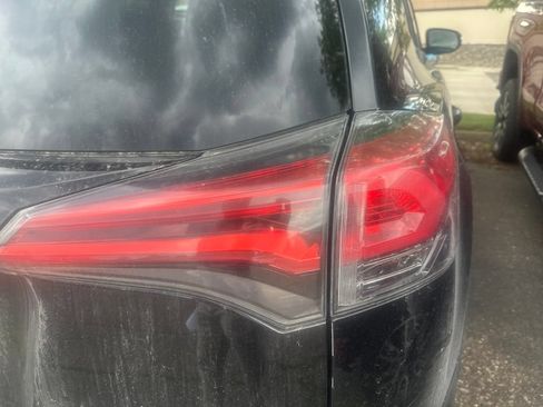 Used 2017 Toyota RAV4 XLE AWD/4WD image 10