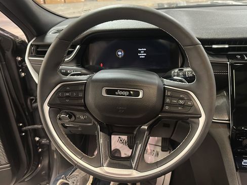 Used 2023 Jeep Grand Cherokee Altitude image 18