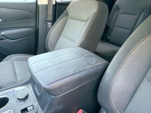 Used 2020 Chevrolet Traverse LT FWD image 19