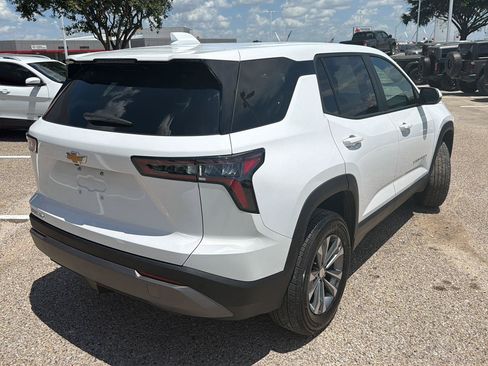 Used 2026 Chevrolet Equinox LT FWD image 3