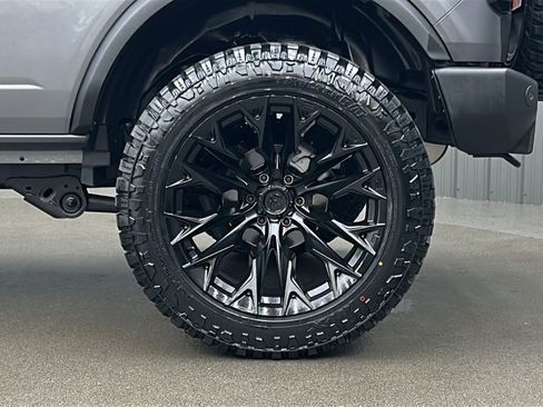 Used 2024 Ford Bronco Wildtrak image 11