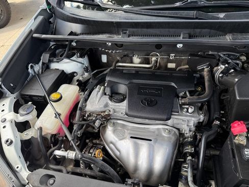 Used 2016 Toyota RAV4 LE AWD/4WD image 10
