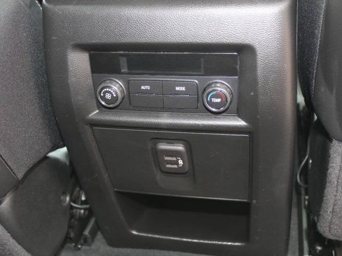 Used 2023 Chevrolet Traverse LT AWD/4WD image 18
