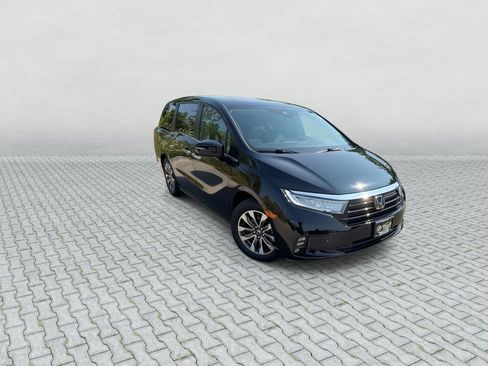 Used 2023 Honda Odyssey EX-L image 2