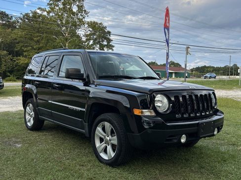 Used 2016 Jeep Patriot Latitude w/ Sun/Sound Group AWD/4WD image 2