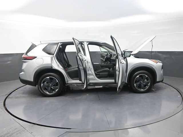 Used 2024 Nissan Rogue SV AWD/4WD image 46