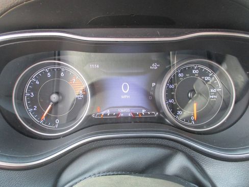Used 2019 Jeep Cherokee Limited AWD/4WD image 10