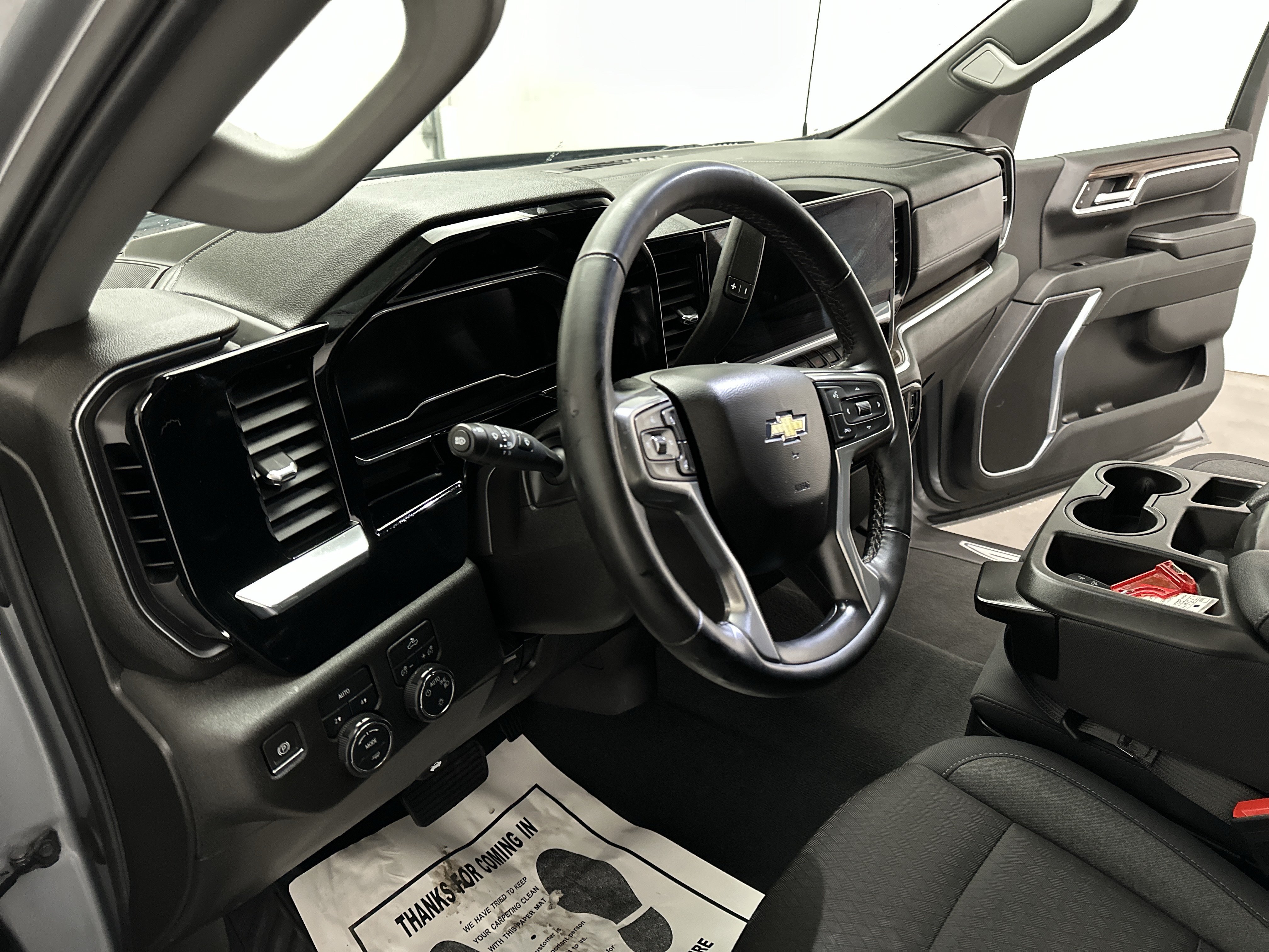 Used 2024 Chevrolet Silverado 1500 LT AWD/4WD image 16