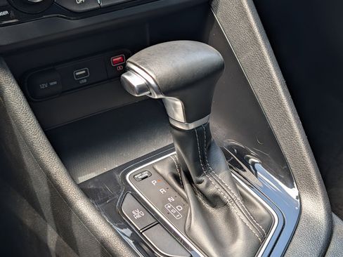 Used 2021 Kia Niro LXS image 30