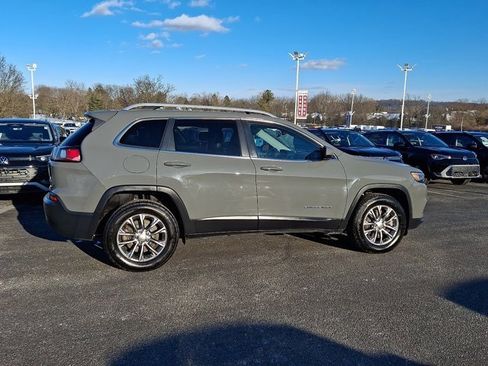 Certified 2019 Jeep Cherokee Latitude Plus w/ Comfort/Convenience Group image 11