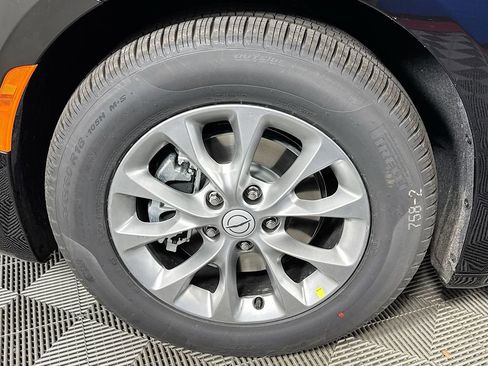 New 2026 Chrysler Pacifica Limited FWD image 34