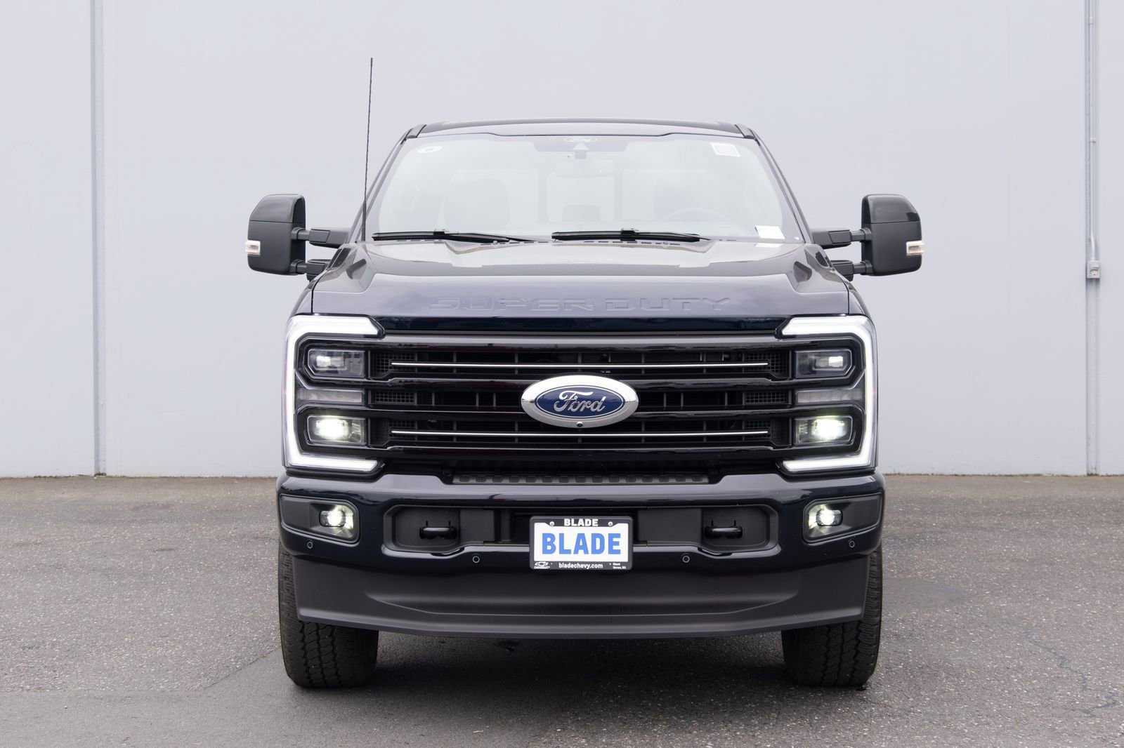 Used 2025 Ford F350 Platinum w/ FX4 Off-Road Package AWD/4WD image 21