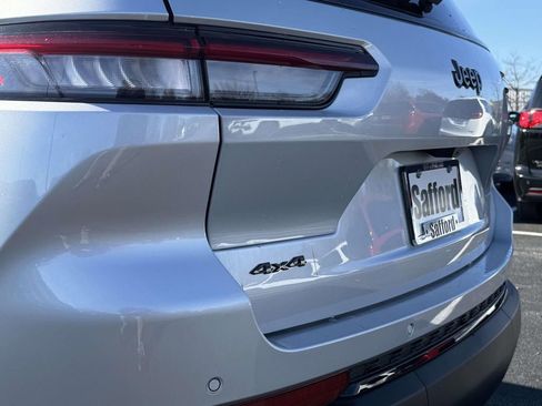 New 2025 Jeep Grand Cherokee L Altitude image 11