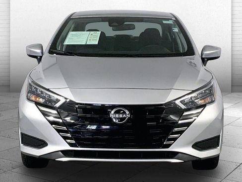 Used 2025 Nissan Versa SV FWD image 2