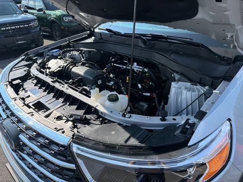Used 2024 Ford Explorer XLT w/ Equipment Group 202A AWD/4WD image 56