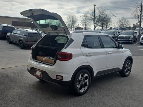 New 2026 Hyundai Venue SEL image 2