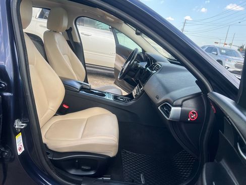 Used 2017 Jaguar XE RWD image 14