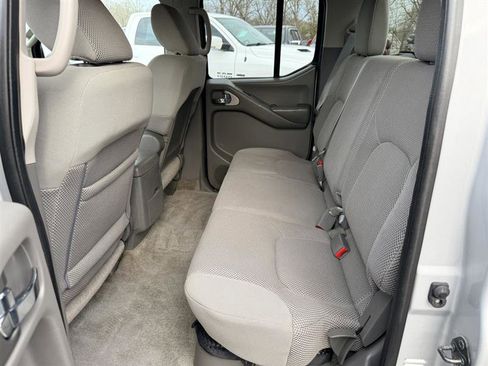 Used 2012 Nissan Frontier SV w/ SV Premium Utility Pkg AWD/4WD image 18