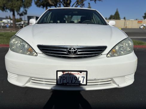 Used 2005 Toyota Camry LE FWD image 5