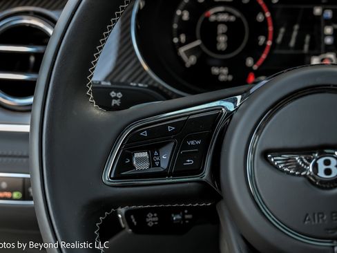 Used 2024 Bentley Bentayga image 39