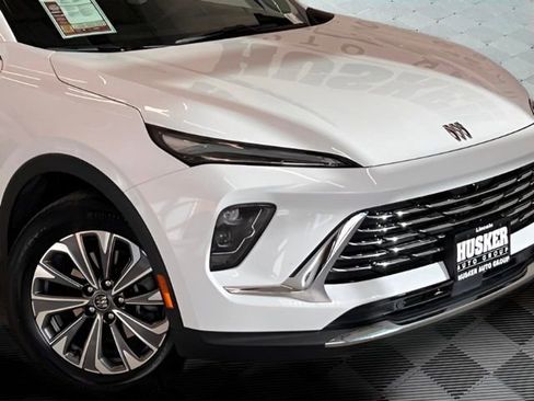 Used 2025 Buick Envision Preferred image 32