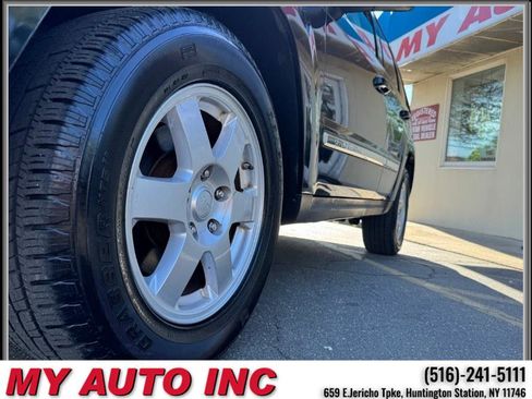 Used 2010 Jeep Grand Cherokee Laredo image 10