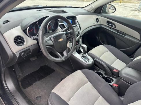 Used 2014 Chevrolet Cruze LS image 12