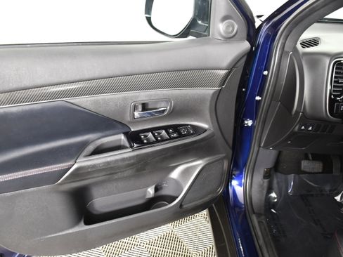 Used 2020 Mitsubishi Outlander LE AWD/4WD image 36