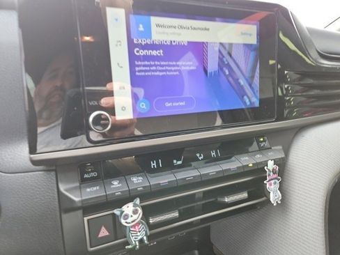 Used 2025 Toyota Camry SE w/ Convenience Package image 11