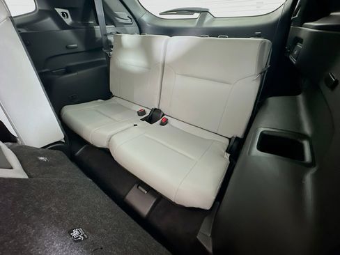Used 2025 Mitsubishi Outlander SE image 36