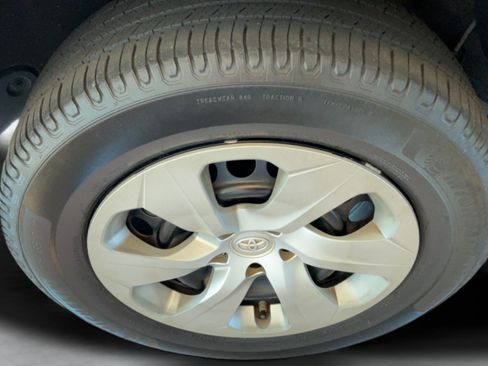 Certified 2022 Toyota RAV4 LE AWD/4WD image 41