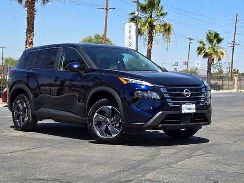 Used 2025 Nissan Rogue SV FWD image 1