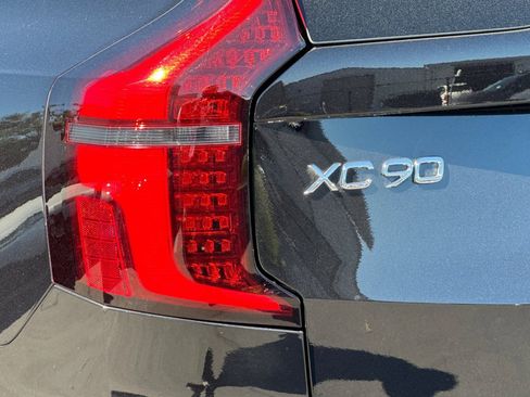 Certified 2025 Volvo XC90 B6 Plus image 13