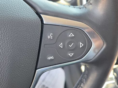 Used 2021 Chevrolet Traverse LT FWD image 23