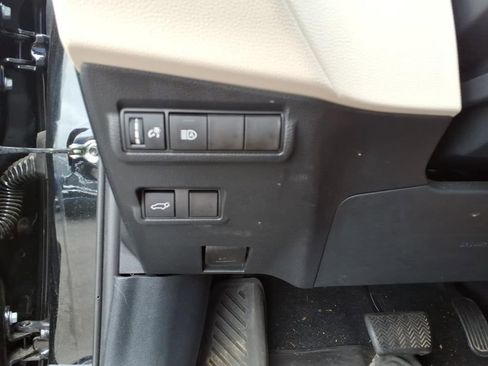 Used 2023 Toyota Corolla Cross XLE w/ Convenience Package AWD/4WD image 17