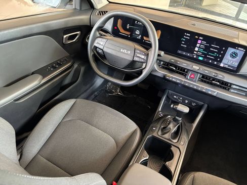 Used 2025 Kia K4 FWD image 33