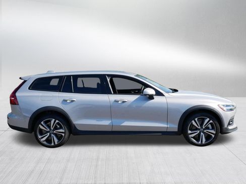 Used 2025 Volvo V60 B5 Cross Country Plus AWD/4WD image 8