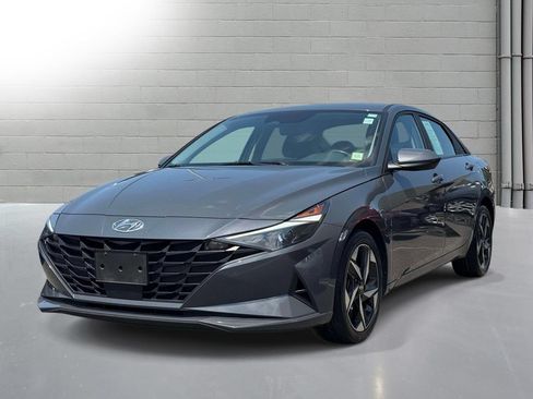 Used 2023 Hyundai Elantra SEL w/ Convenience Package FWD image 4